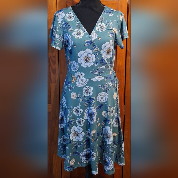 Kaileigh Dresses & Skirts - KAILEIGH wrap dress. Size M